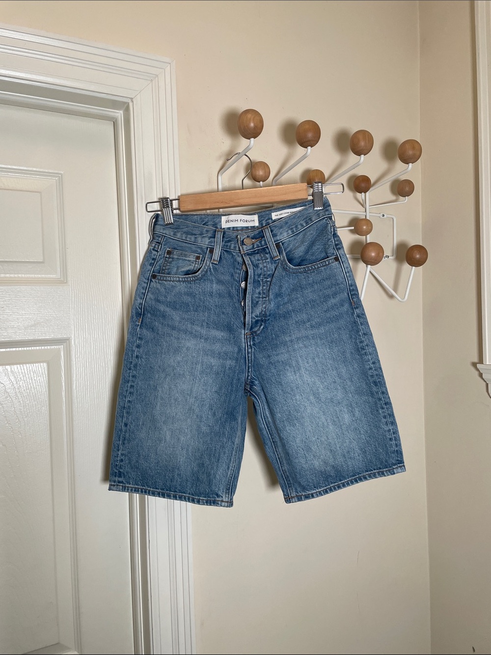 Aritzia - Denim Forum - Joni Loose Behuda Short - Blue - 23
